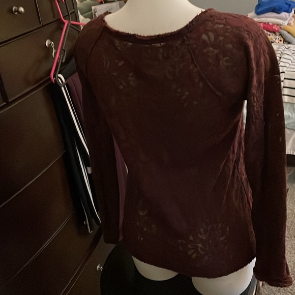 Medium lace long sleeve top. Maroon with black under layer. - Picture 2 of 4
